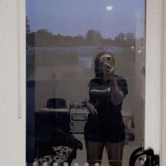 Meet your Posher, Amelia - Picture 1 of 1